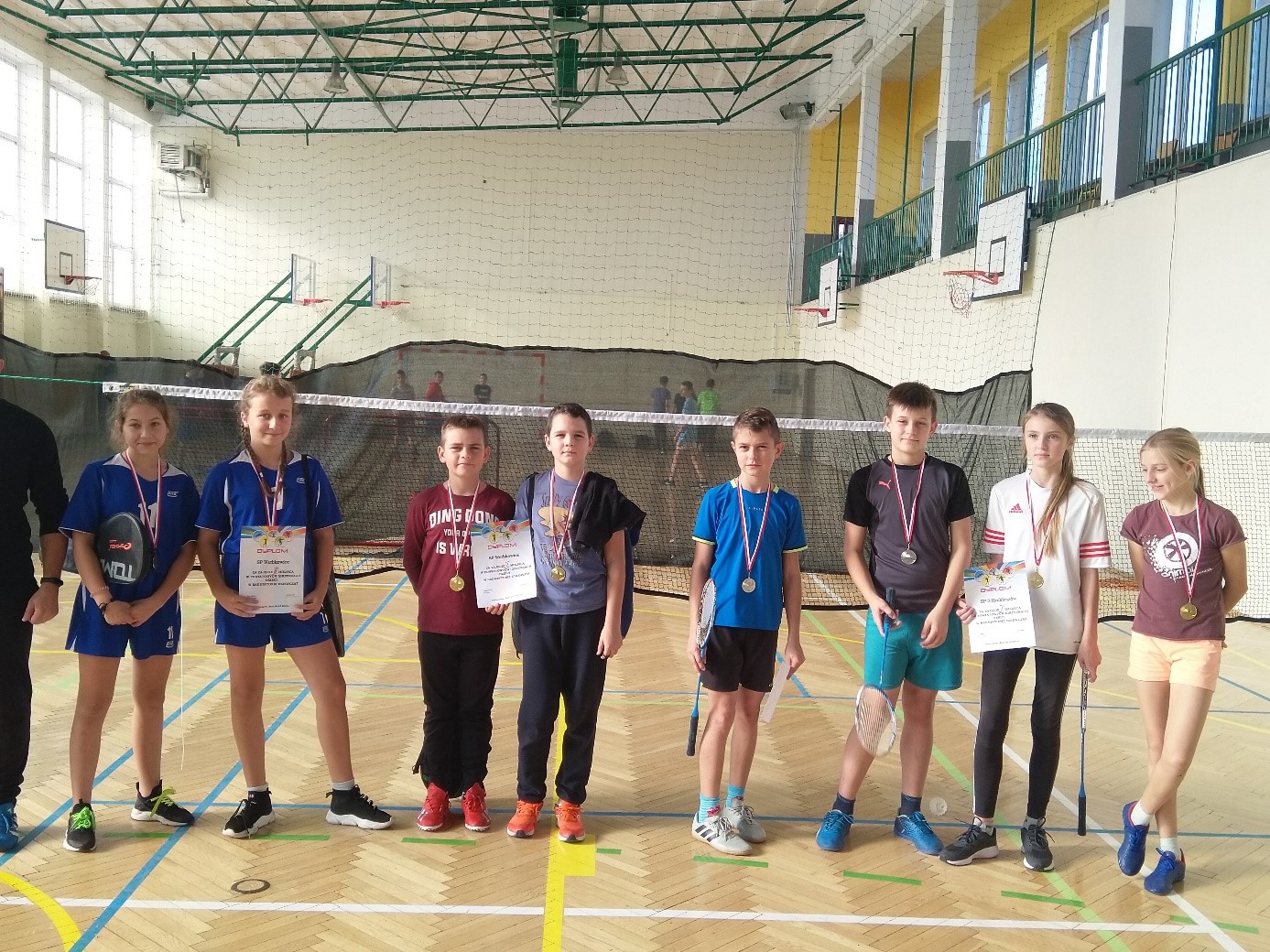 Powiatowe Igrzyska Dzieci  w Drużynowym Badmintonie  Dziewcząt i Chłopców
